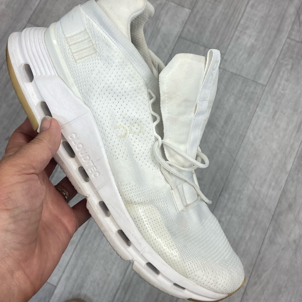 On Cloud white 8.5 M euro42 on running cloudtec